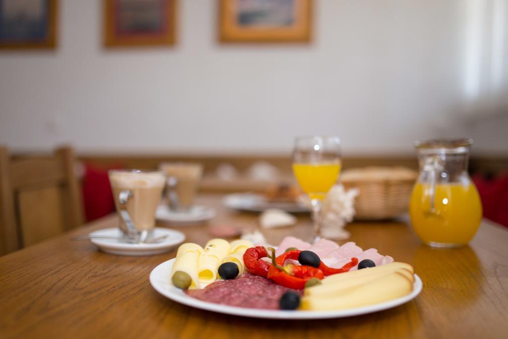 Bed & Breakfast Mario Krk Town Buitenkant foto