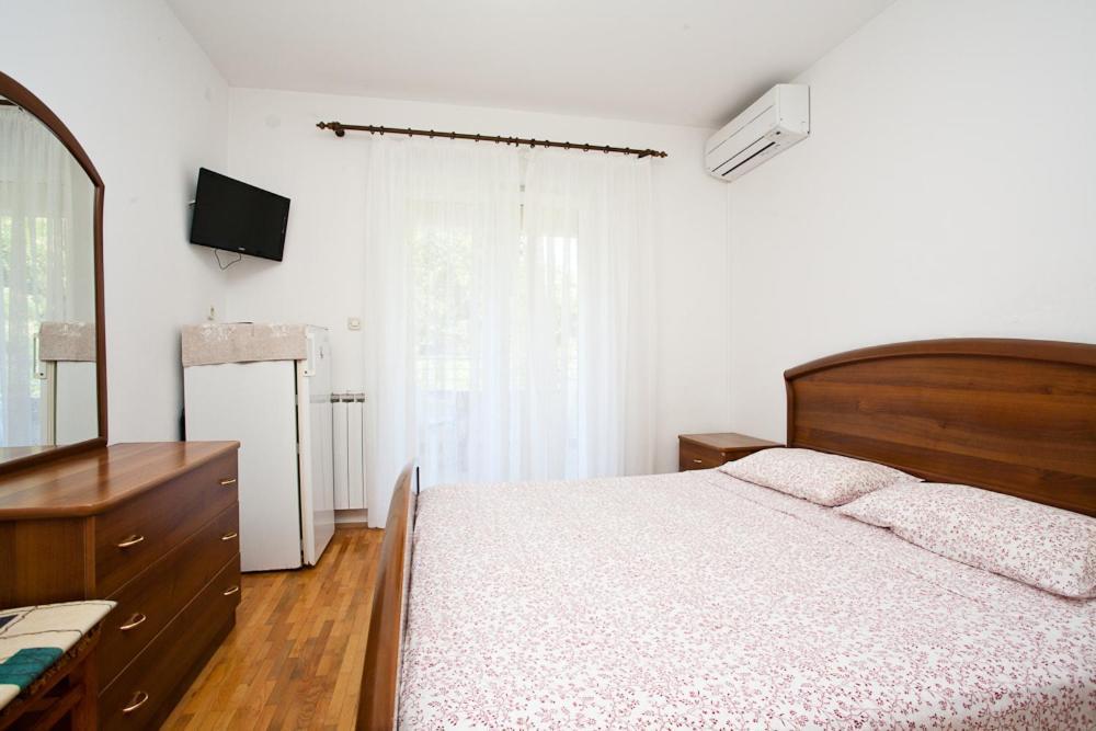 Bed & Breakfast Mario Krk Town Buitenkant foto