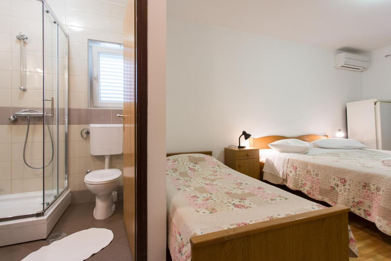 Bed & Breakfast Mario Krk Town Buitenkant foto